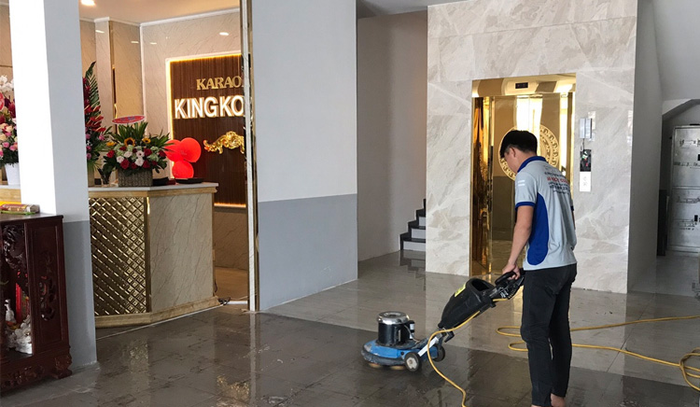 Hình ảnh đội ngũ chuyên nghiệp AA Clean tại công trình