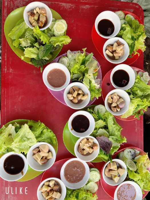 Không gian ấm cúng và món ăn hấp dẫn tại Quán Cơm Hảo