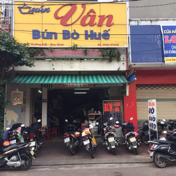 Hình ảnh tô bún bò Huế thơm ngon tại Bún Vân