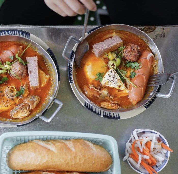 Hình ảnh chảo bánh mì hấp dẫn tại Xuân Lạc