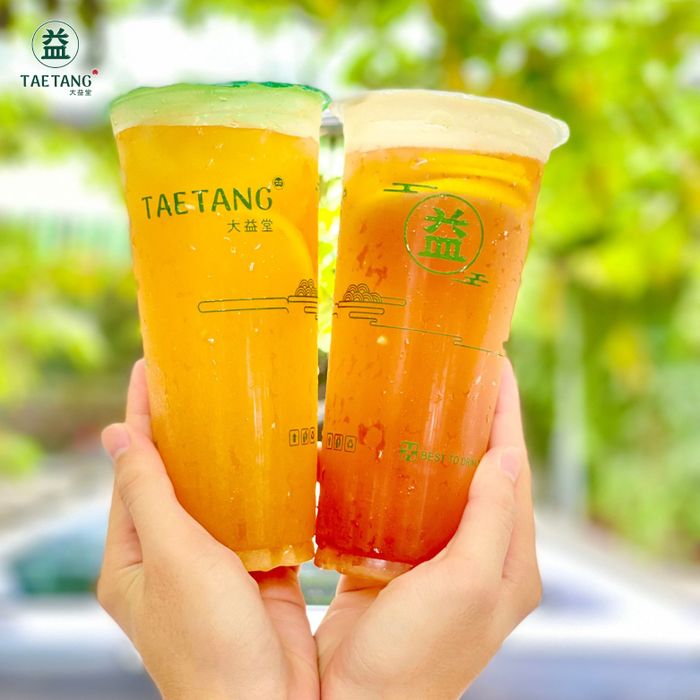 Hình ảnh thực tế quán Yi He Tang - Không gian sang trọng với tone màu đỏ đặc trưng