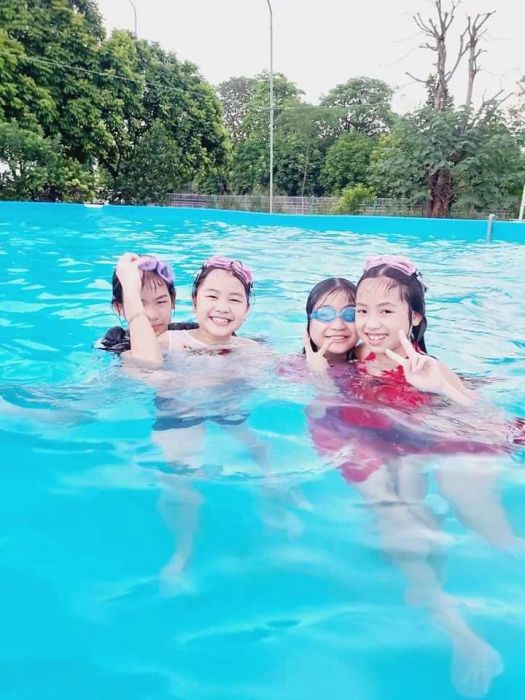 Ảnh 2: Khu vực bơi lội hiện đại tại Bể bơi Tân Phố Hiến