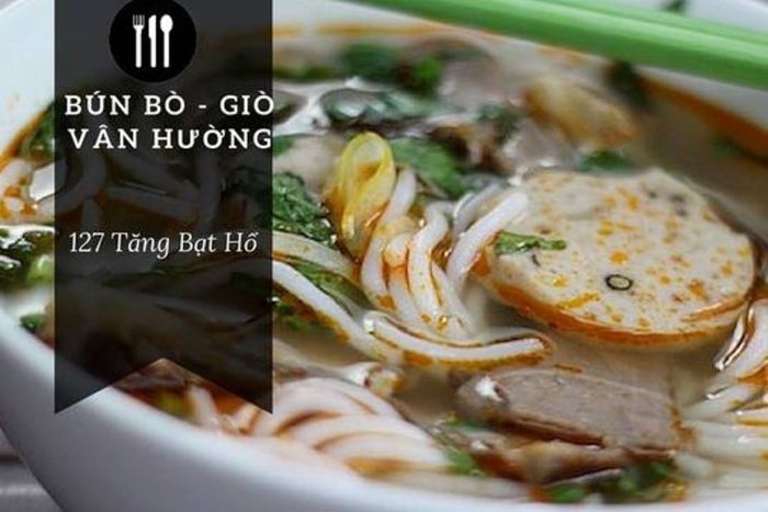Hình ảnh tô bún bò thơm ngon đặc trưng tại Vân Hường
