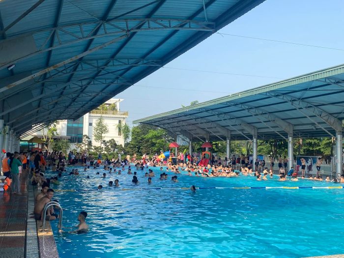 Ảnh 1: Không gian rộng lớn tại Bể Bơi Minh Hoàng