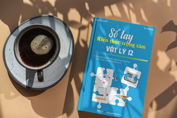 Ảnh minh họa nội dung Sổ Tay Vật Lý 12 Moonbook - Hệ thống công thức giải nhanh