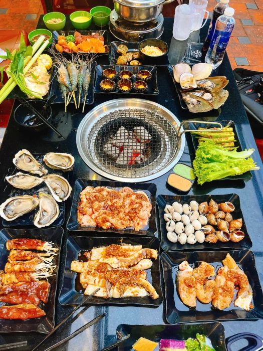 [Hình ảnh] Bàn tiệc buffet hấp dẫn tại Cô 3 Còi 2