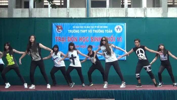 Hình ảnh biểu diễn múa hiện đại đầy ấn tượng