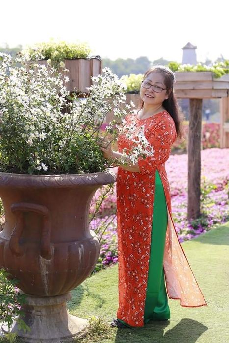 Chân dung nhà thơ Trần Thị Ngọc Oanh