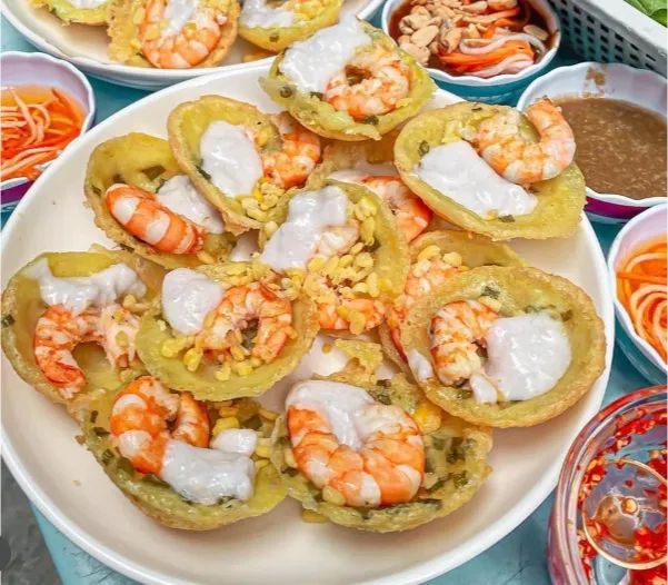 Hình ảnh bánh khọt vàng ruộm tại Phương Nga