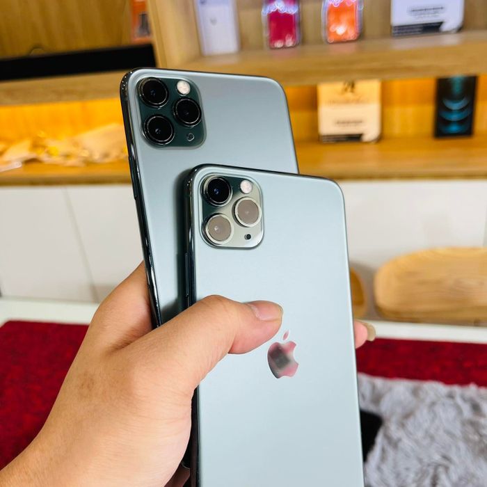 [Hình ảnh] Không gian trưng bày hiện đại tại iPhone Air Store - Nơi công nghệ gặp gỡ tinh tế