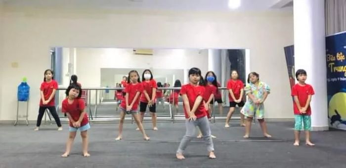 Hoạt động sáng tạo nghệ thuật cùng Start Kid
