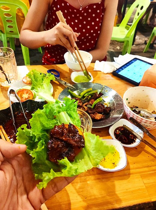 Bộ ảnh đặc sắc: Những mẹt đồ nướng hấp dẫn và không gian ấm cúng tại Quán Sửu Ca