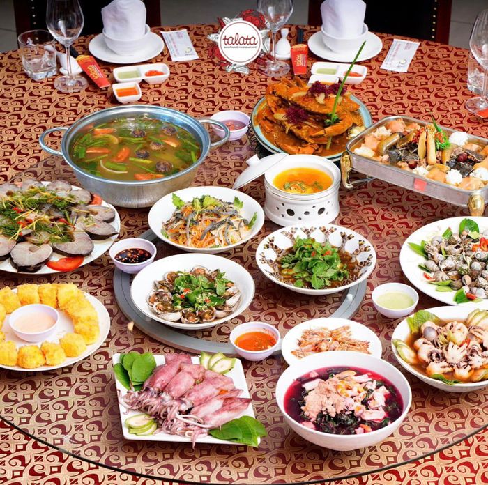 Không gian sang trọng tại Talata Seafood Restaurant