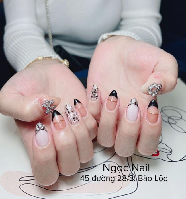 Học viên thực hành kỹ thuật nail tại Ngọc Nail