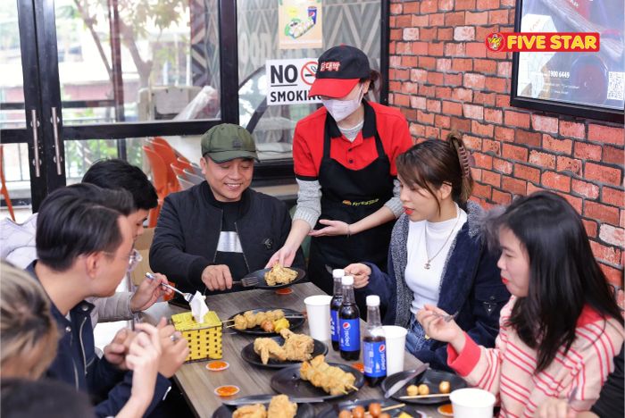 Không gian hiện đại tại cửa hàng Five Star