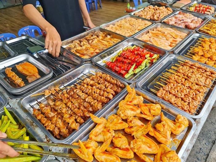 Bộ ảnh ấn tượng: Không gian ẩm thực sôi động tại Đồ nướng hẻm 132
