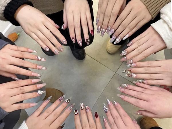Học viên thực hành tại Thích Nail