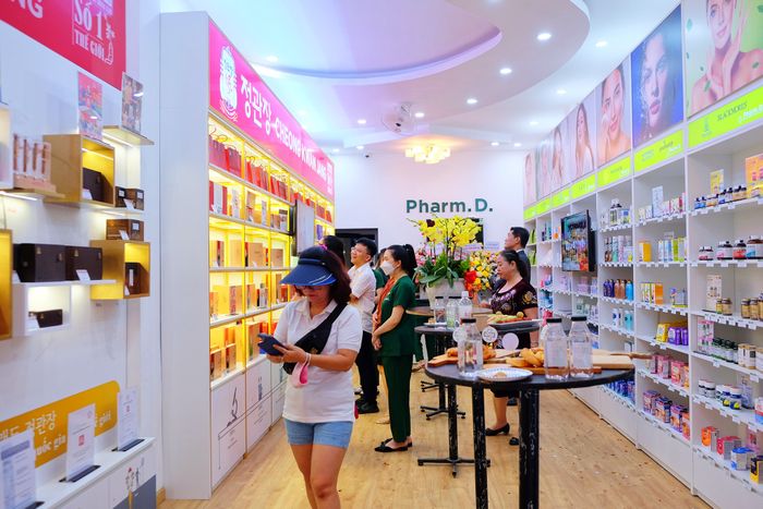 Không gian mua sắm sang trọng tại Pharm.D Quận 7