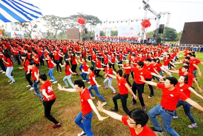 Hình ảnh biểu diễn flashmob sôi động