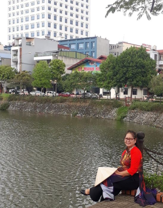 Chân dung nhà thơ Trần Thị Ngọc Oanh