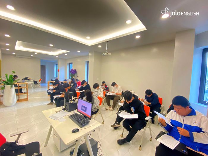 Hình ảnh JOLO English 1