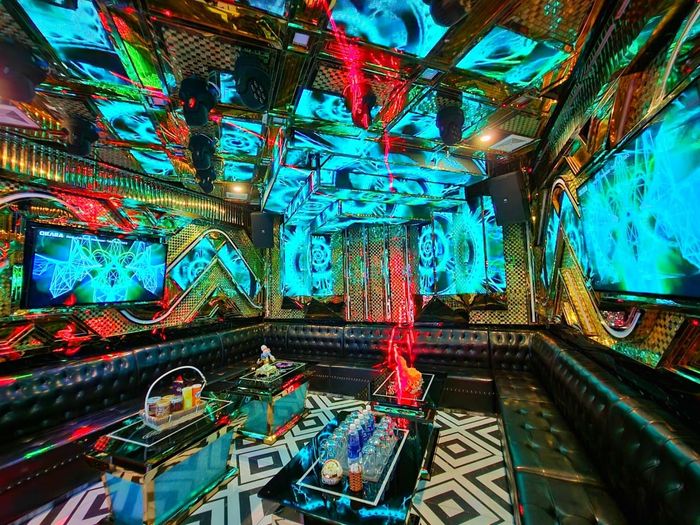 Góc check-in ấn tượng tại Karaoke KingDom Cần Thơ