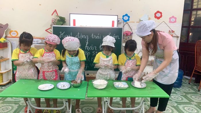 Hình ảnh sống động về Trường mầm non Điêu Lương - Ghi lại những khoảnh khắc đáng yêu của bé trong môi trường giáo dục chất lượng.