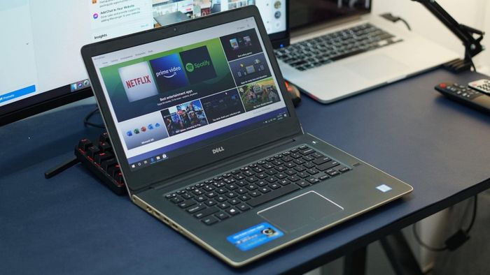 Không gian trưng bày ấn tượng tại Laptop Long Quân - Ảnh 1