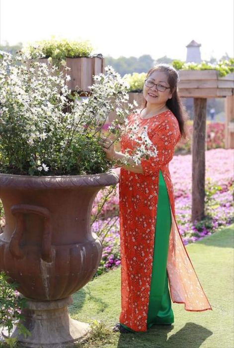 Chân dung nhà thơ Trần Thị Ngọc Oanh