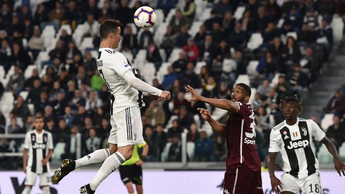 Kỹ năng bật nhảy và chọn điểm rơi chuẩn xác của Ronaldo trong trận gặp Torino