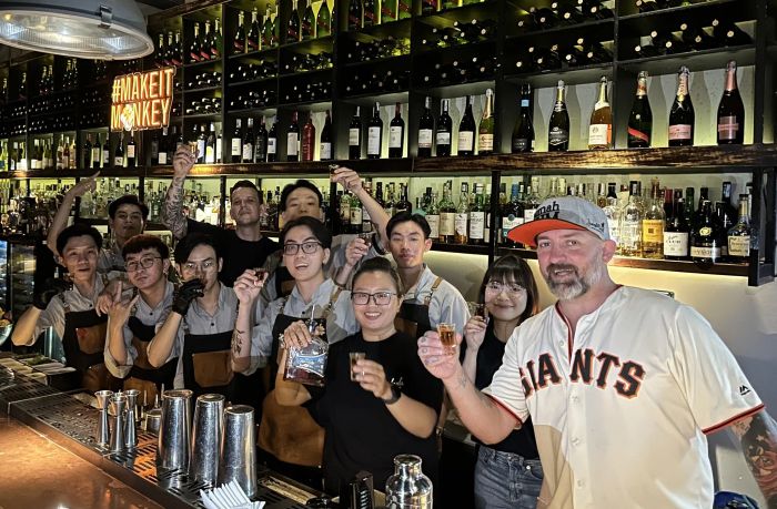 Góc thư giãn đầy nghệ thuật tại Layla Eatery & Bar