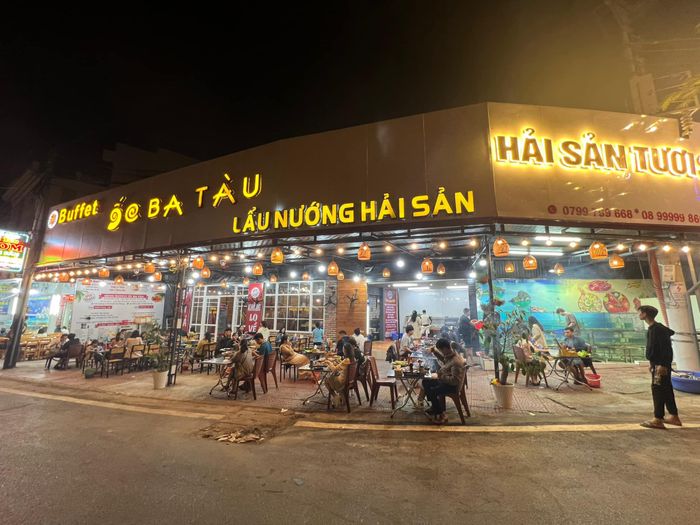 Không gian ẩm thực sang trọng tại Ốc Ba Tàu