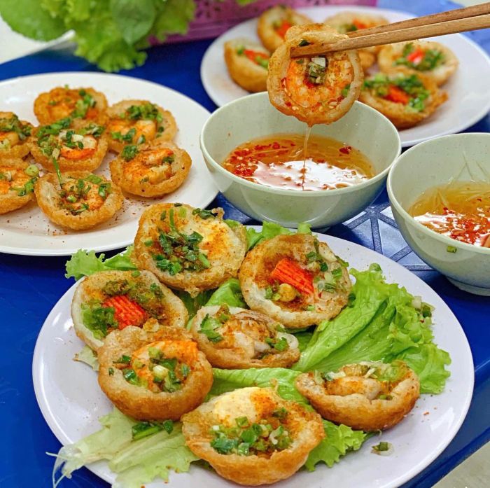 Hình ảnh bánh khọt giòn tan đặc trưng tại Anh Triệu