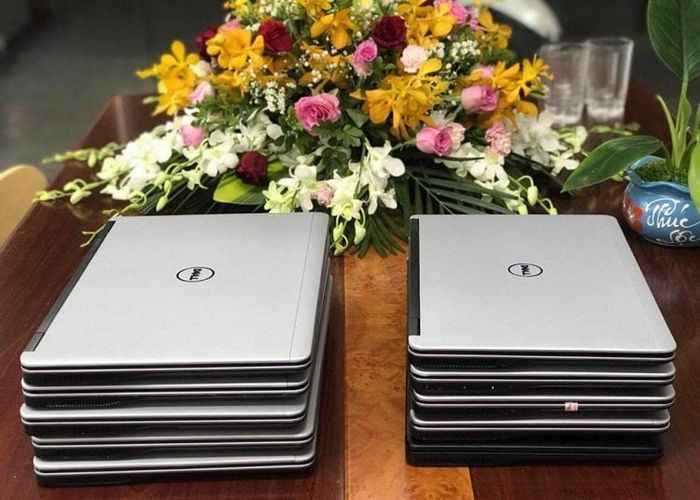 Không gian trưng bày ấn tượng tại Laptop Vĩnh Hà - Ảnh 2