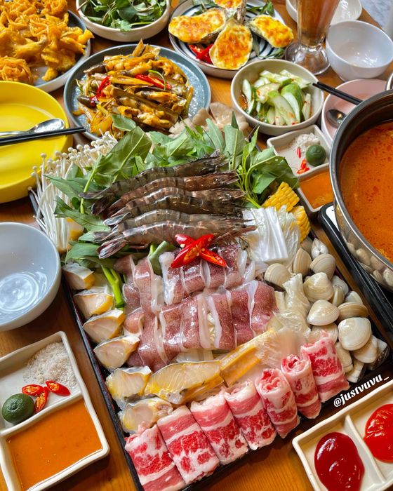 Những món hải sản tươi ngon trình bày đẹp mắt tại Tomato
