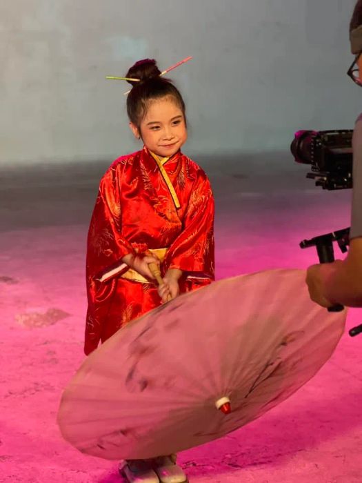 Học viên nhí biểu diễn trên sân khấu Mặt Trời Bé