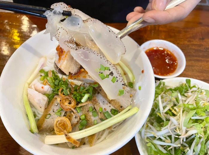 Không gian ấm cúng tại Nắng Nha Trang Quán