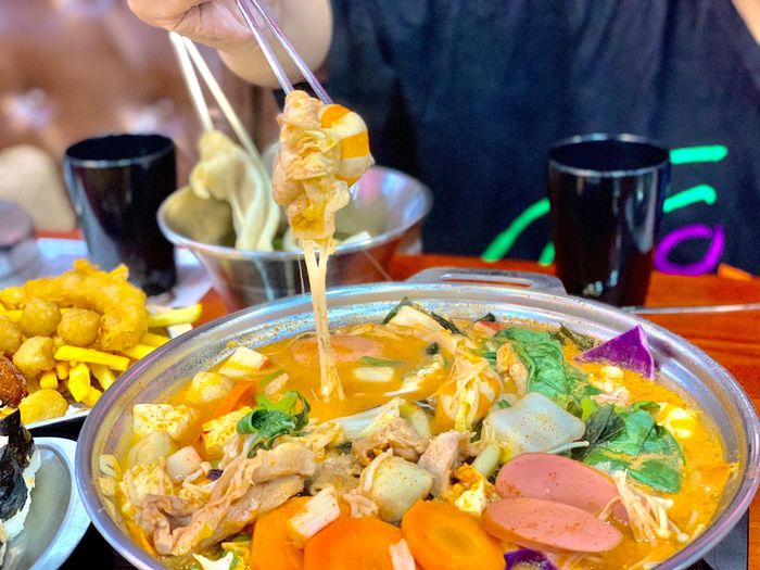 Quầy buffet hấp dẫn với hơn 60 topping tại Joopii