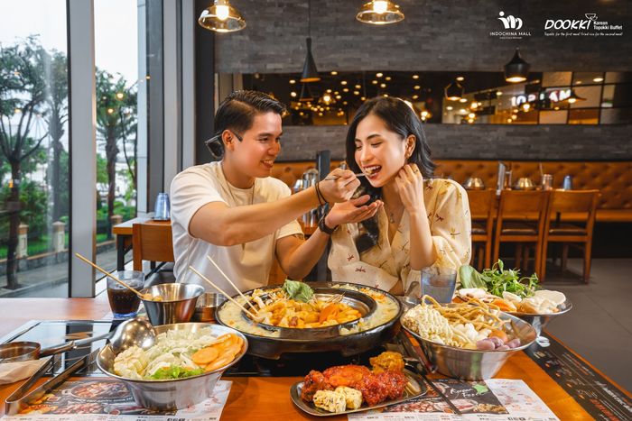 Quầy buffet đa dạng với hơn 50 món tại Dookki