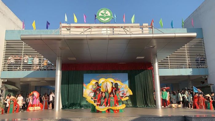 Hình ảnh hoạt động giảng dạy tại Trường THCS Vĩnh Yên - Môi trường giáo dục chất lượng cao với đội ngũ giáo viên tâm huyết