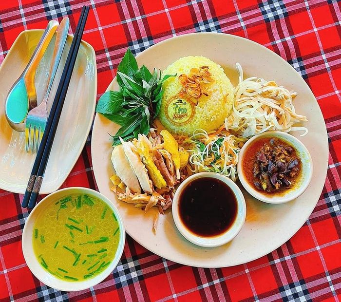 Không gian ấm cúng tại Tiệm Cơm Nhân Dân - Tám Sài Gòn