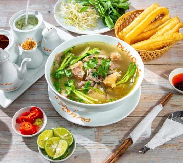 Hương vị phở truyền thống đậm đà tại Phở Lý Quốc Sư