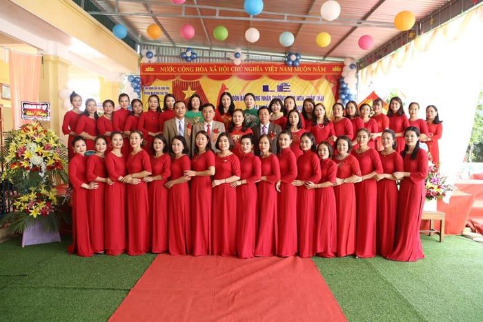 Hình ảnh các bé vui chơi tại khu hoạt động ngoài trời của Trường Mầm non Châu Thái