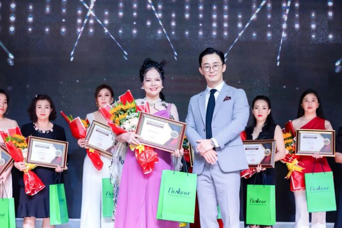 Dr Đào Kim Ngân vinh dự nhận danh hiệu CEO Spa Xuất Sắc Năm 2022