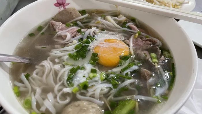 Hình ảnh tô phở thơm ngon đặc trưng tại Phở 28