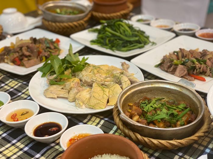 Cơm niêu Buôn Ma Thuột - Nghệ thuật thưởng thức từ nồi đất truyền thống