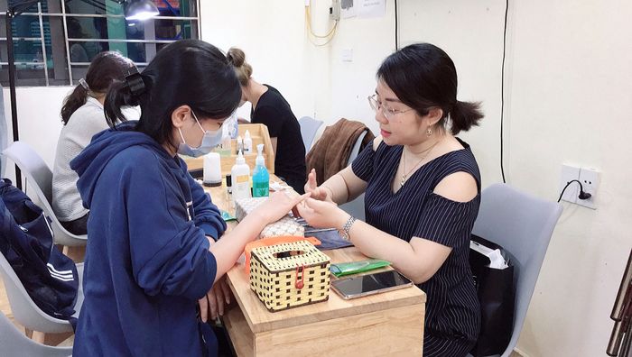 Khoảnh khắc đời thường đầy cảm hứng của chuyên gia nail Lê Quỳnh Phương