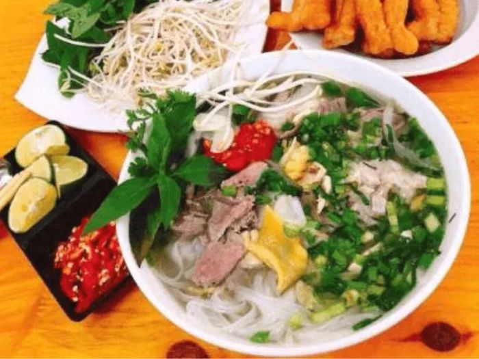 Không gian ấm cúng và món ngon tại Phở Ben