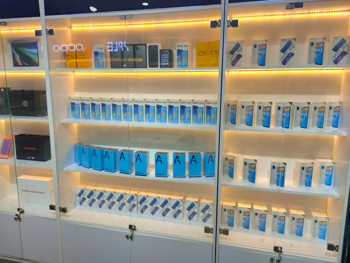 Trải nghiệm mua sắm cao cấp tại showroom 1989 Luxury Mobile