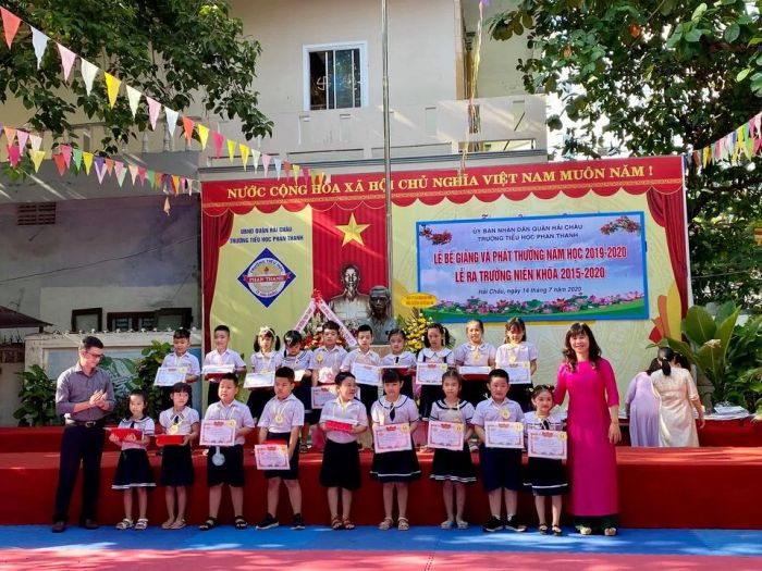 Khuôn viên xanh mát của Trường Tiểu học Phan Thanh